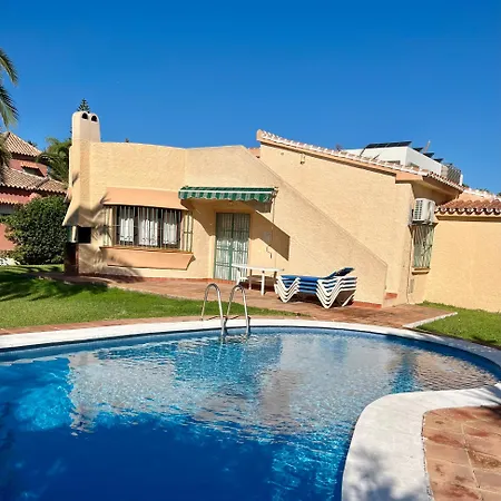 빌라 Marbella Villas 마르베야